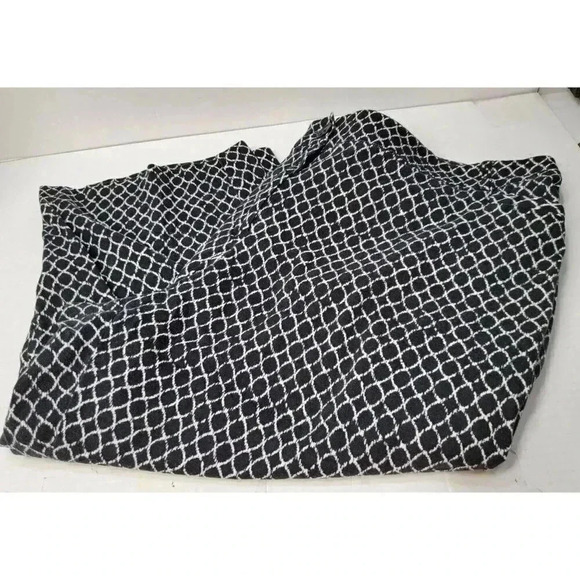 Studio Works Pants - STUDIO WORKS WOMAN BLACK WITH WHITE CAPRIS PLUS SIZE 24W, INSEAM 20”